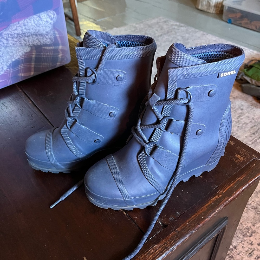 Sorel rubber wedge boots